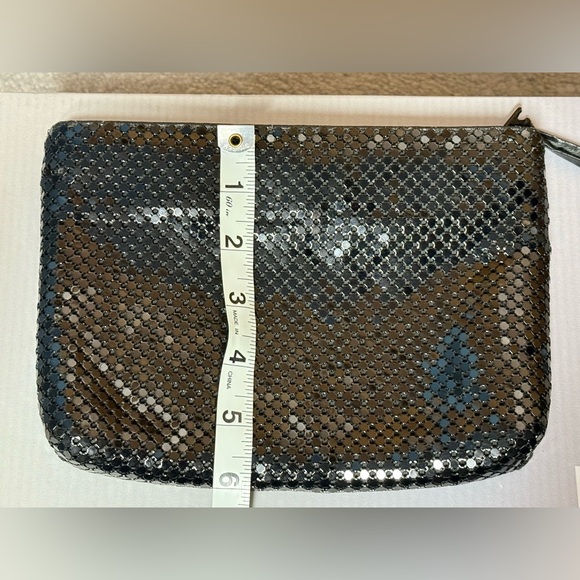 Black metal mesh evening bag with long over shoulder chain handle - Picture 7 of 8